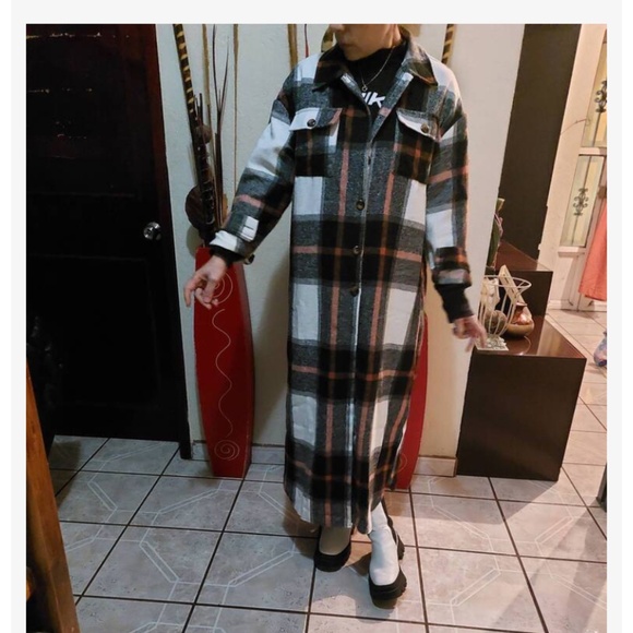 Womens Plaid Double Pocket Long Button Front Coat sz small EUC - Picture 7 of 8